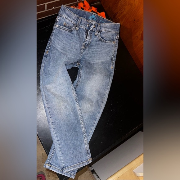 Boys bundle with graphic Ts and no hole jeans - Picture 6 of 7